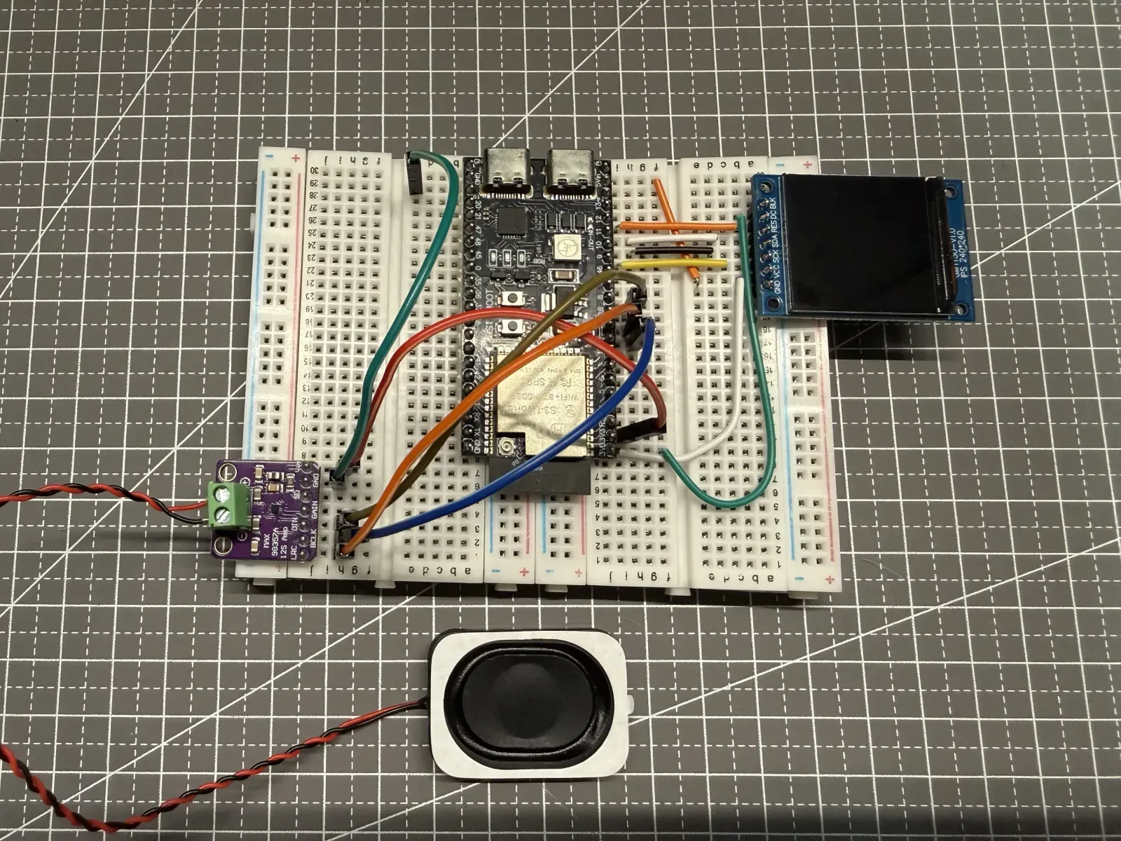 这张照片用于记录完成接线后的整体实物状态；具体引脚对应仍以本文接线表和实际板卡丝印为准。